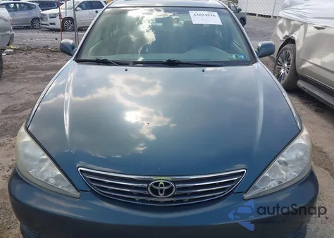 2005 Toyota Camry Le z USA, uszkodzony, nr VIN 4T1BE30KX5U432457
